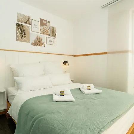 Sali Homes Apartmenthaus Schlossgasse 公寓 *